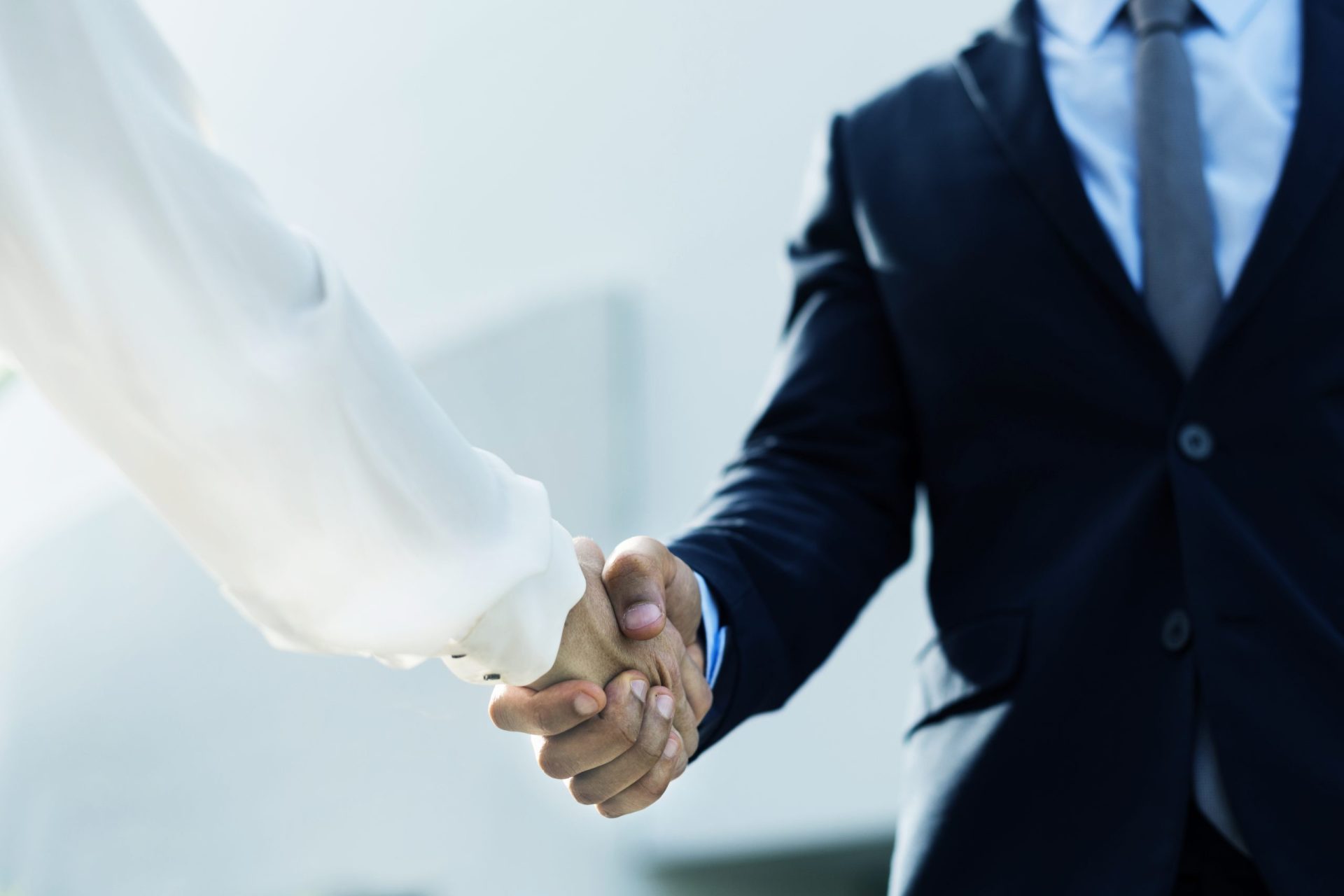 professional corporate businesspeople shaking hands scaled - Maison Autonome par les Energies Renouvelables -